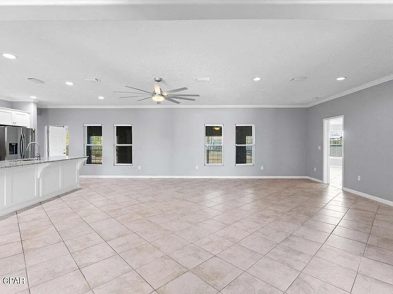 1041 Plantation Dr — Photo 5