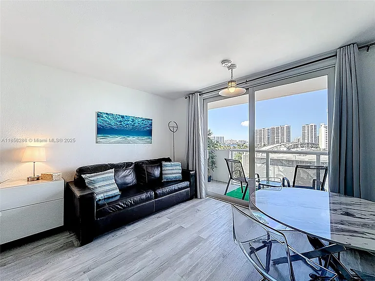 19201 Collins Ave #636 — Photo 9