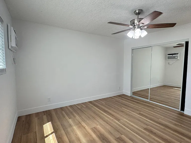 20317 Saticoy St — Photo 41
