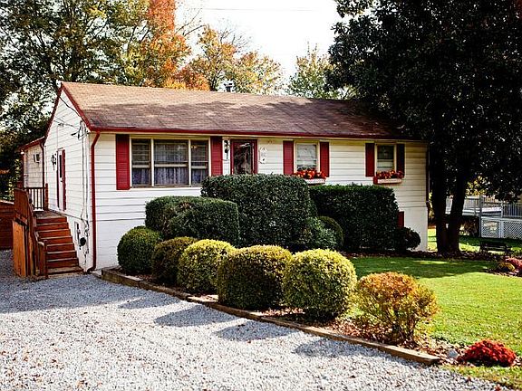 2nd image of 2541 Avon Ln