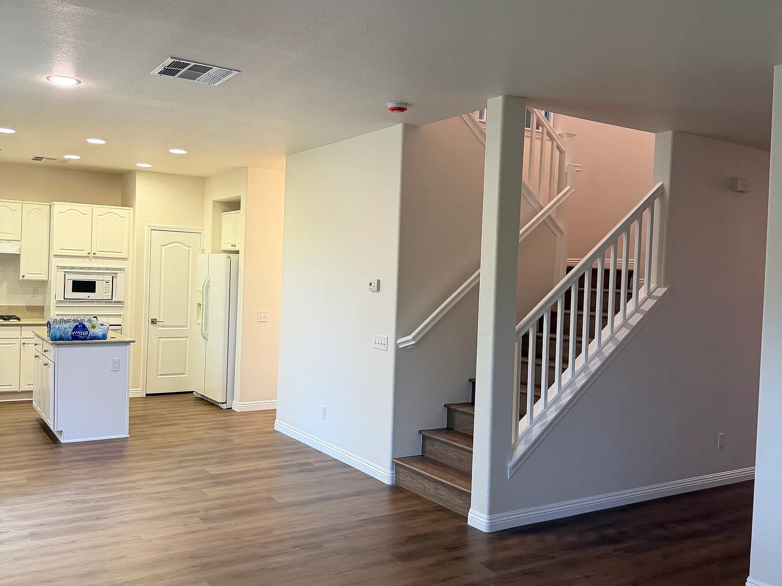 4 bed, 2400 sqft, $3,500 — Photo 3