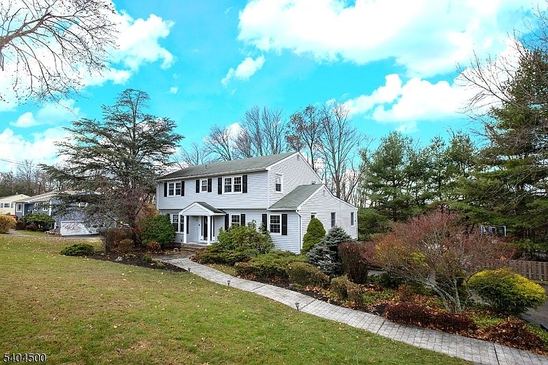 1st image of 40 Westgate Dr