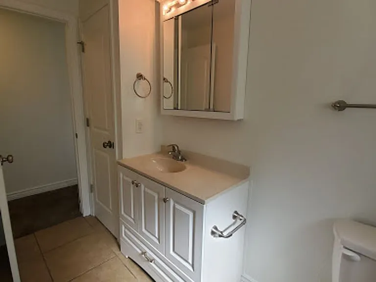 466 E Woodland Ave — Photo 10