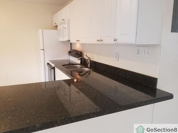 4th image of 160 NW 14th St APT 9