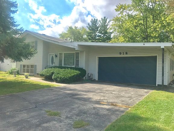 2nd image of 912 N Western Hills Dr