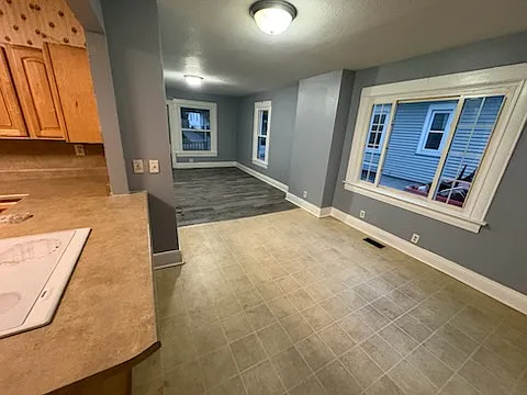 2061 N College St — Photo 11