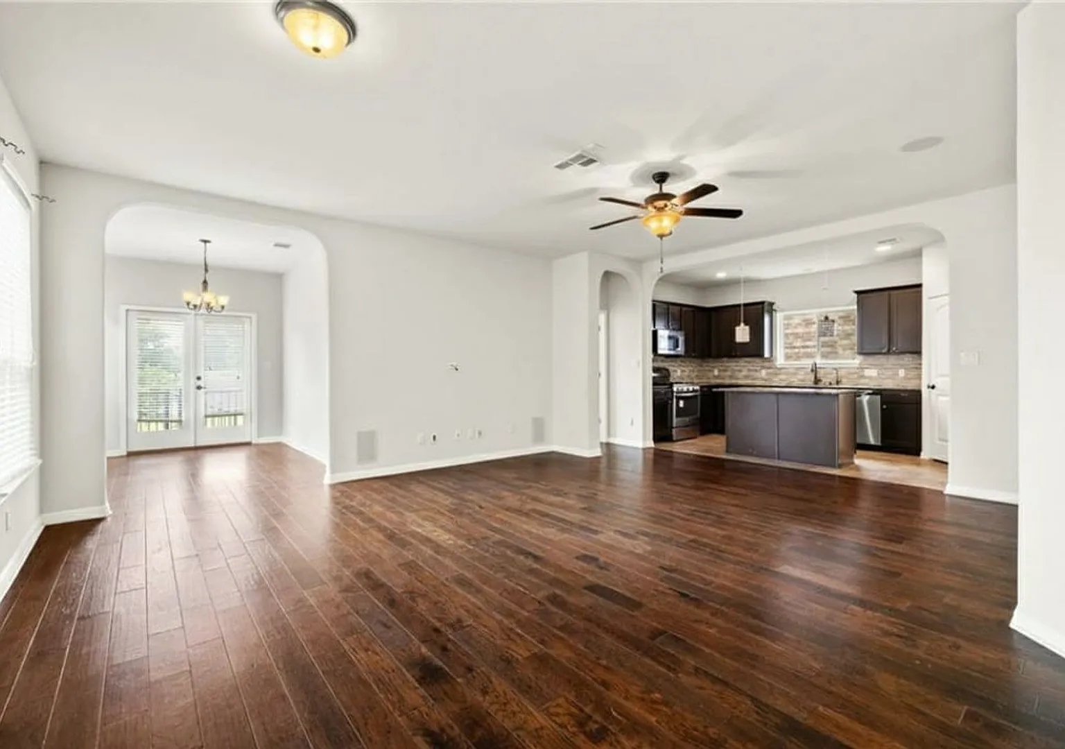 Mayfield Ranch 3 Bed / 2 Bath Single Story — Photo 4