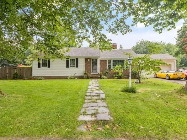 16 Keniston Rd, Lynnfield, MA 01940