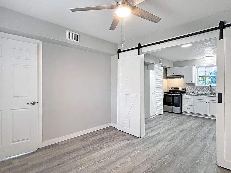 721 Ramblewood Dr #B — Photo 14