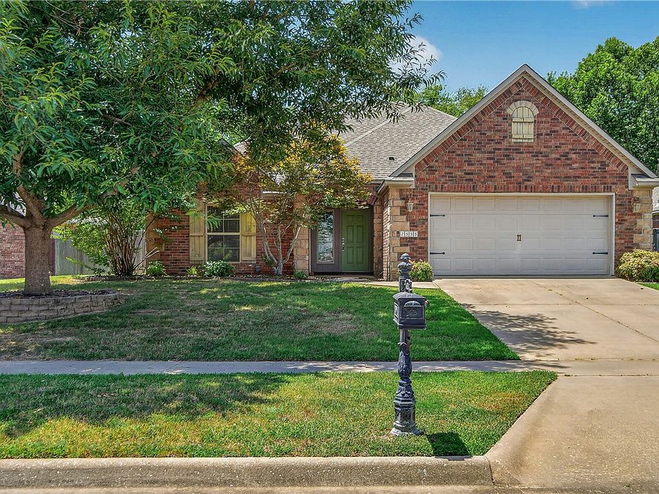 1st image of 2555 N Trafalger Dr