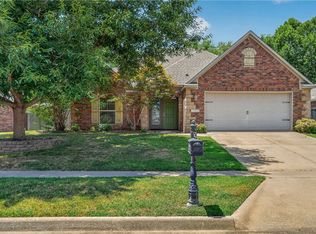 2555 N Trafalger Dr, Fayetteville, AR 72704