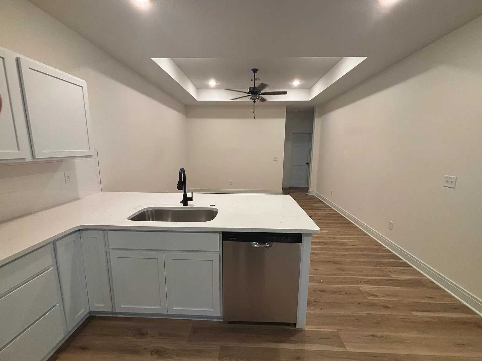 3 bed, 1250 sqft, $1,550 — Photo 2