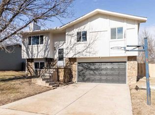 524 E Pecan Ln, Derby, KS 67037