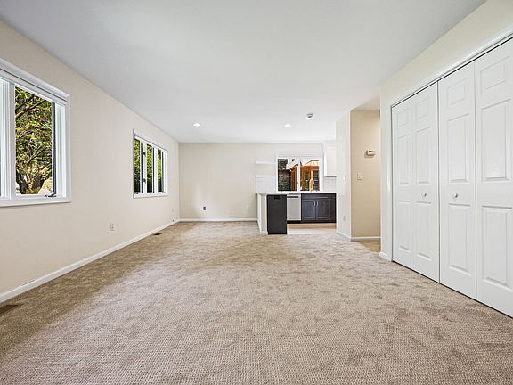 Living Room / Kitchen