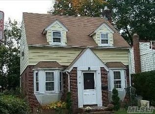 20 Rogers St, Hempstead, NY 11550