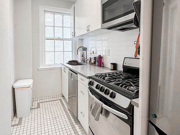 5th image of 314 41st St #704B