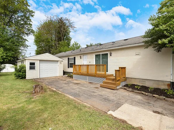2616 Tim Ave, Brighton, MI 48114