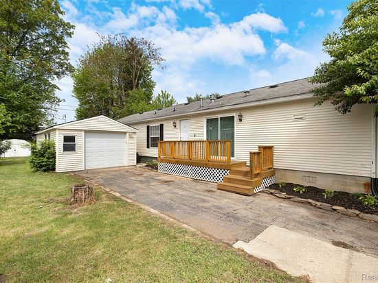 2616 Tim Ave, Brighton, MI 48114
