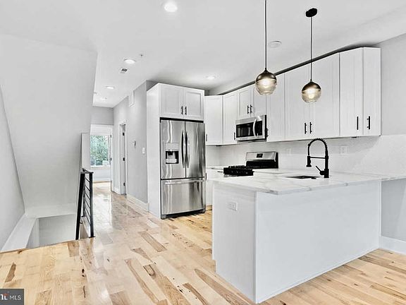 2nd image of 2703 W Glenwood Ave