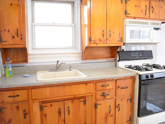 3rd image of 2667 30th St #2