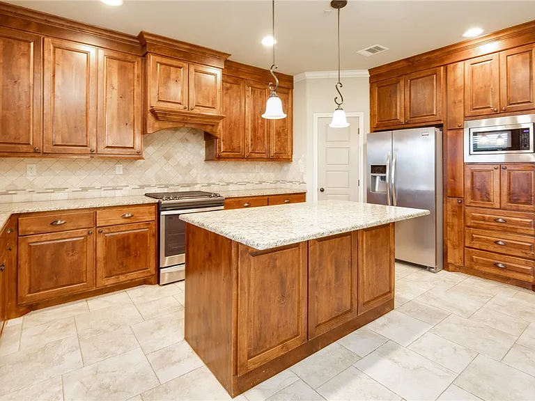 4025 Crestmont Dr — Photo 12