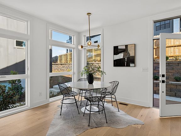 2nd image of 3017 Edwin Cir