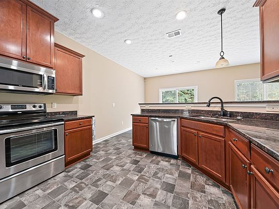 5th image of 2 Lincolnshire Ln