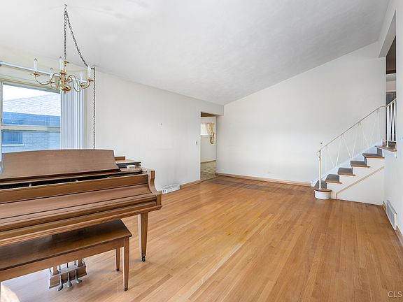 3rd image of 2642 Sunnyside Ave