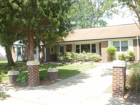 2nd image of 4456 Cambria St