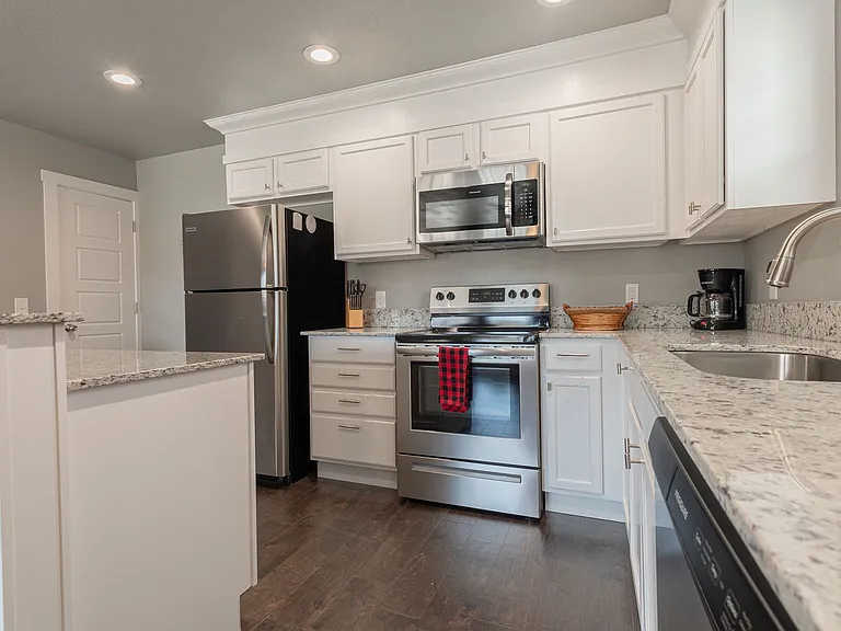 2805 W Lakewood Dr — Photo 6
