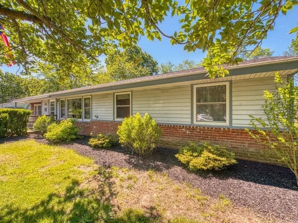 81 Errol Rd, Brockton, MA 02302