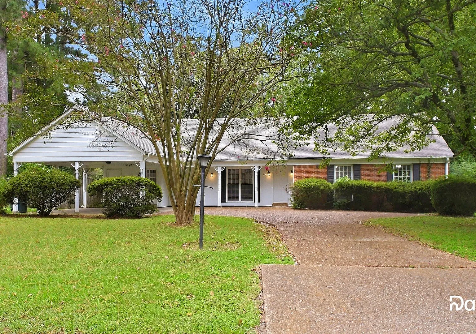 3 bed, 2.0 bath, 1950 sqft, $1,435 — Photo 1