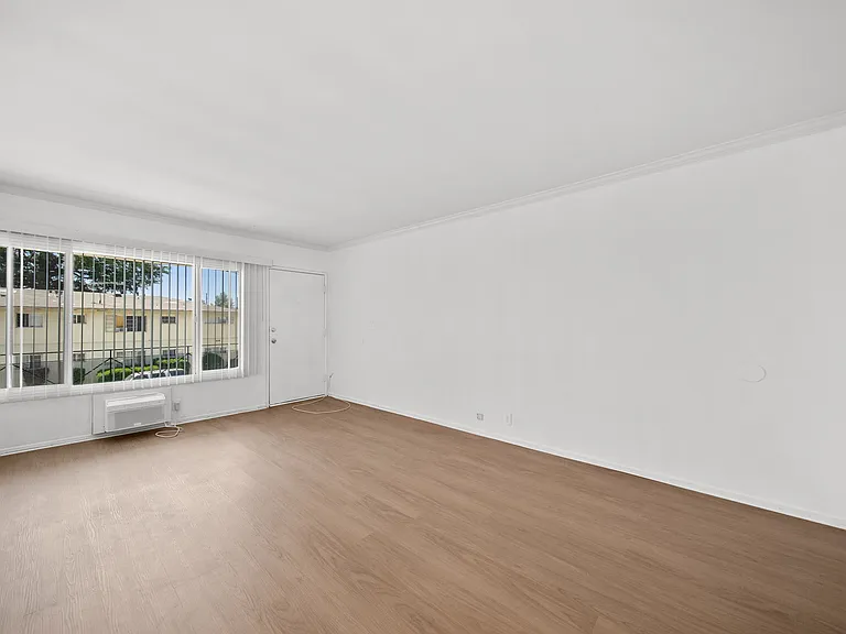 14913 Hartland St #6 — Photo 7