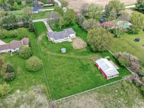 S47W25001 Lawnsdale ROAD, Waukesha, WI 53189