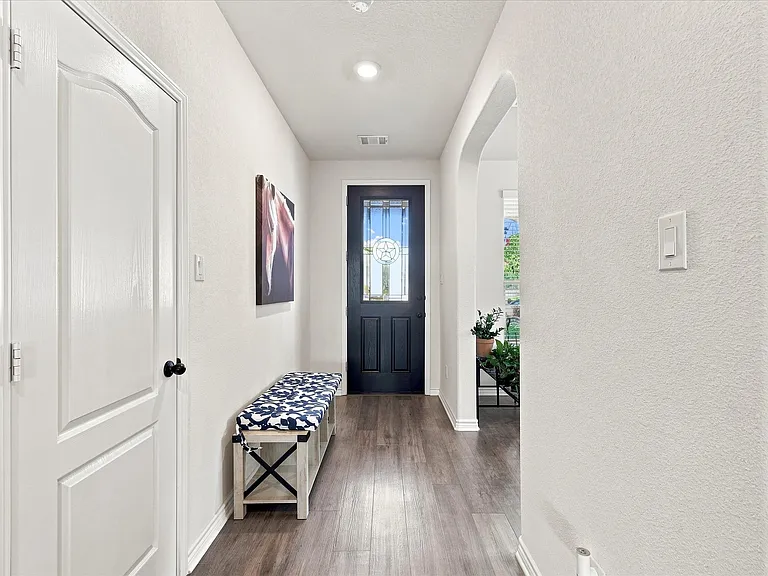 2613 Wayne Ave — Photo 5