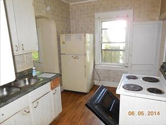 5th image of 1213 Huey St