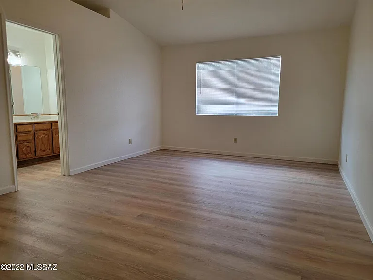 9689 N Donegal Pl — Photo 11