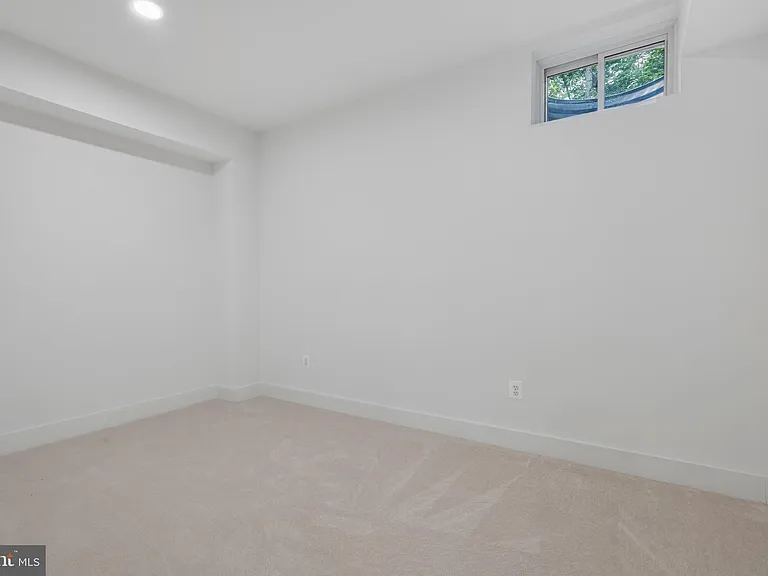 1490 Thurston Rd — Photo 39