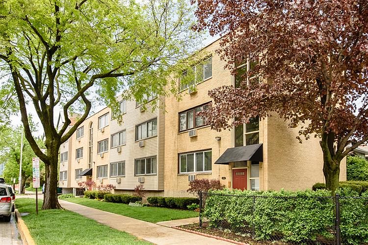 1st image of 640 Lake St APT 1E