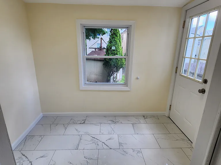 32 Edisonia Ter #1 — Photo 3