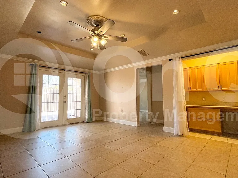 5400 Village Green Dr — Photo 14