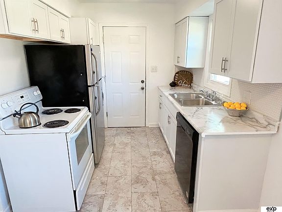 3rd image of 902 W 32nd Ave
