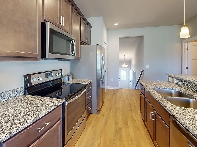 103-173 Drumlin Cir — Photo 2
