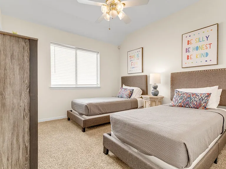 1438 Royal Oaks Dr — Photo 20