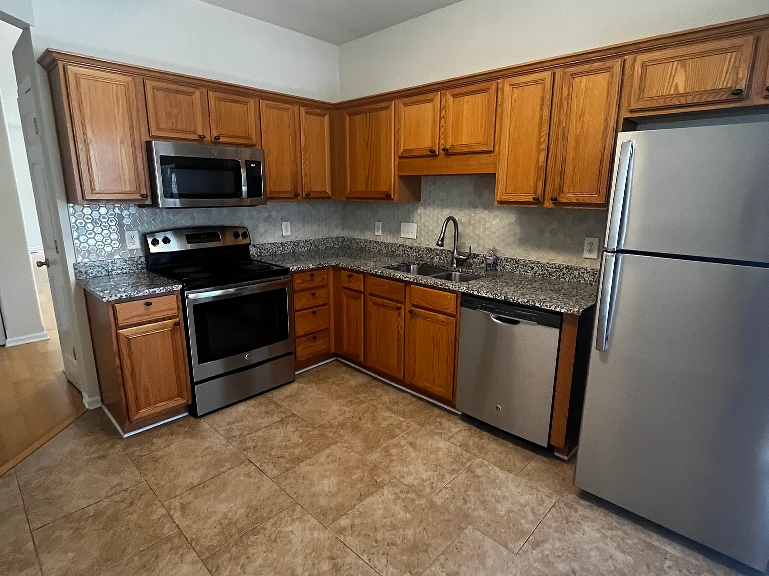 2 bed, 1192 sqft, $1,875 — Photo 4