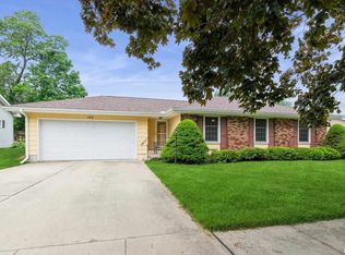 109 12th Ave, De Witt, IA 52742