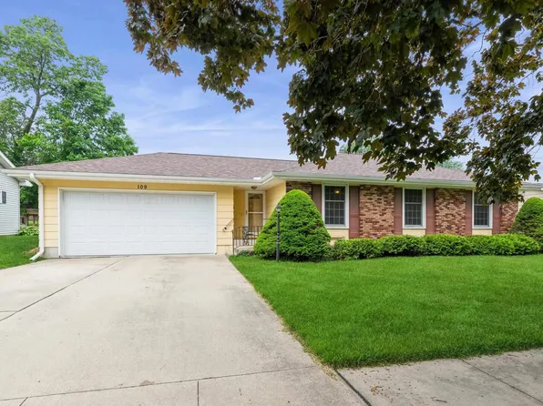 109 12th Ave, De Witt, IA 52742