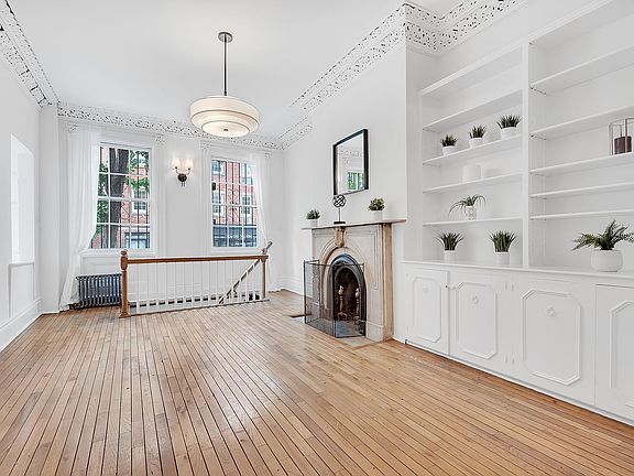 4th image of 745 Greenwich St Unit 1