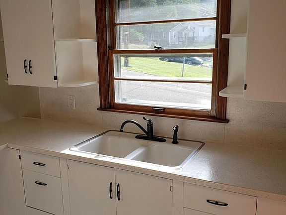 5th image of 1020 Oak Glen Dr