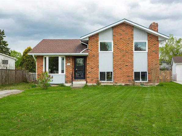 1582 Karen Ct, Saint Clair, ON N0N 1H0